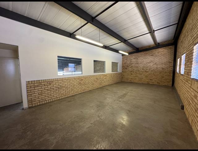 249M² WAREHOUSE TO LET IN CHAMDOR